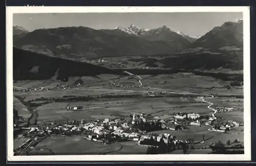 AK Tamsweg /Lungau, Teilansicht mit Bergen