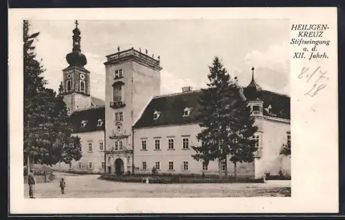 AK Heiligenkreuz, Stiftseingang a. d. XII. Jahrhundert, mit Kirchturm