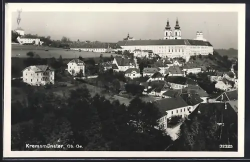 AK Kremsmünster /Ob.-Do., Totalansicht mit Stift aus der Vogelschau