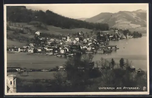 AK Unterach am Attersee, Gesamtansicht mit See und Bergen