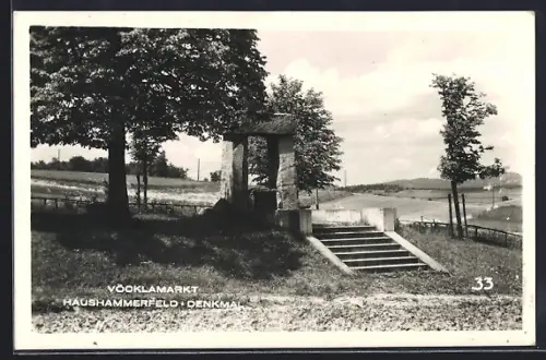 AK Vöcklamarkt, Haushammerfeld-Denkmal mit Umgebung