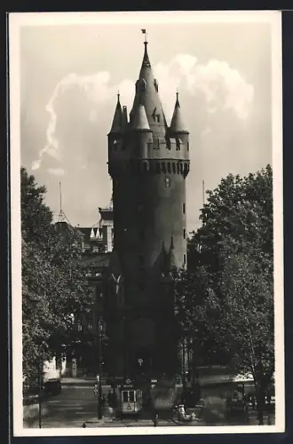 AK Frankfurt a. M., Strassenbahn vor dem Eschenheimer Turm