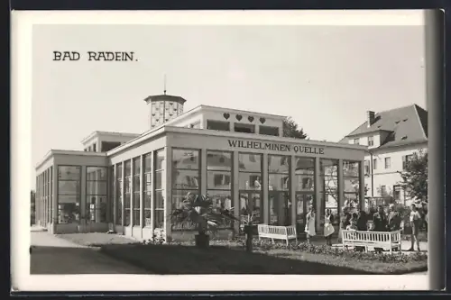 AK Bad Radein, Gäste vor der Wilhelminen Quelle