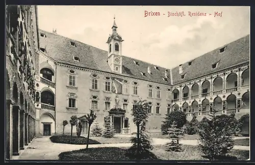 AK Brixen, Partie im Hof der Bischöfl. Residenz