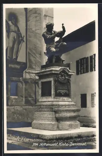 AK Mittenwald, Klotz-Denkmal im Halbprofil