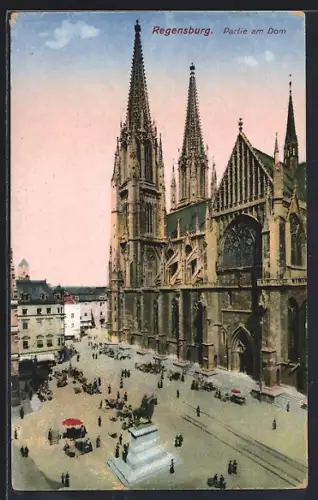 AK Regensburg, Strassenpartie am Dom mit Denkmal