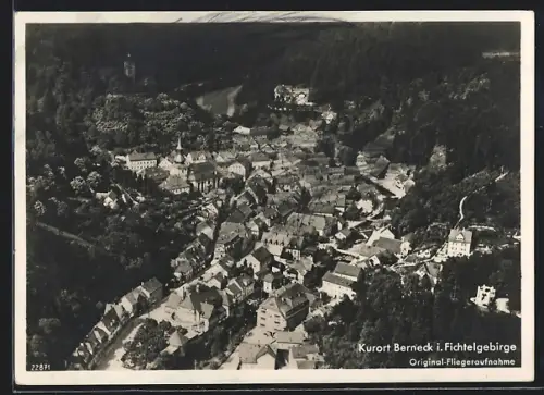 AK Berneck i. Fichtelgebirge, Ortsansicht vom Flugzeug aus