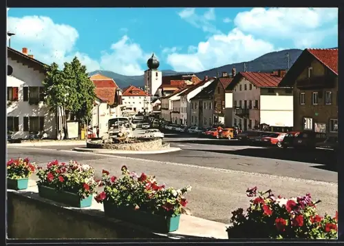 AK Lam /Bayer. Wald, Strassenpartie mit Blumen und parkenden Autos