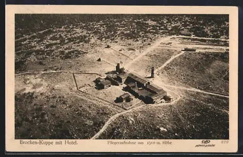 AK Schierke, Blick auf die Brocken-Kuppe mit Hotel Rudolph Schade, Fliegeraufnahme