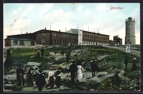AK Brocken, Besucher am Hotel und Turm