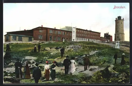 AK Brocken, Besucher am Hotel und Turm