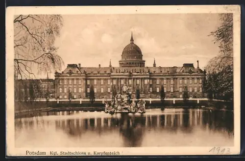 AK Potsdam, Königliches Stadtschloss und Karpfenteich