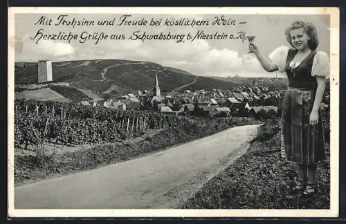 AK Schwabsburg b. Nierstein a. Rh., Teilansicht mit Strassenpartie, Frau trinkt Wein