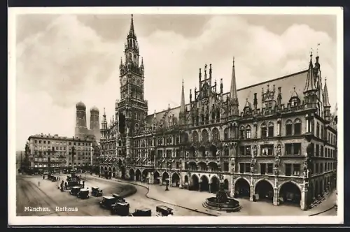 AK München, Rathaus mit Brunnen