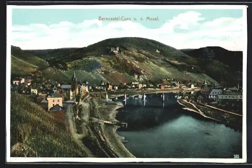AK Berncastel-Cues, Gesamtansicht, Moselbrücke, Weinberge