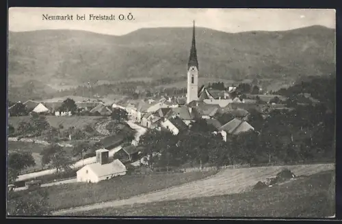 AK Neumarkt im Mühlkreis, Ortsansicht mit Kirche
