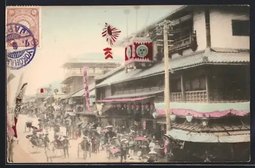 AK Yokohama, Buntes Strassentreiben vor einem Gebäude