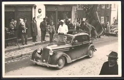 Foto-AK Weng /Bad Griesbach, Faschings-Umzug, Auto Mercedes