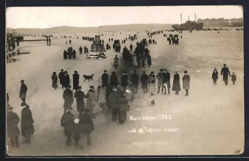 Foto-AK Kiel, Zugefrorener Hafen im Jahr 1922