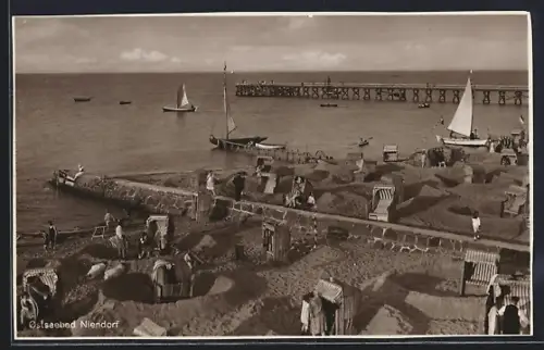 AK Niendorf / Ostseebad, Strand, Seebrücke, Segelboote