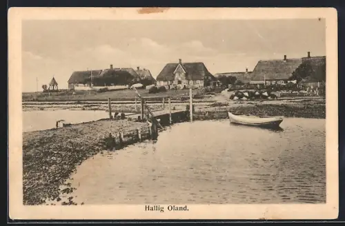 AK Hallig Oland, Dorfansicht mit Bootsanleger und Reetdachhäusern