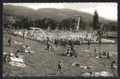 AK Darmstadt-Eberstadt, Badegäste im Schwimmbad