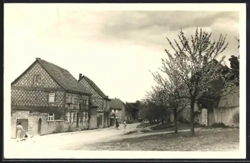 AK Niedergrunstedt /Weimar, Partie im Ort