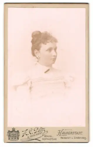 Fotografie H. C. Peltz, Halberstadt, Kaiserstrasse, Frau Wolf geb. Hesse im Porträt