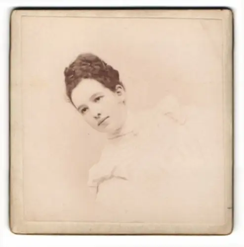 Fotografie Schiller, Wien, Mariahilferstrasse 107, Else im Jahr 1897