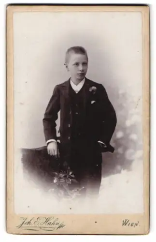 Fotografie Joh. E. Hahn, Wien, Mariahilferstrasse 105, Adolf Schubert zu seiner Firmung