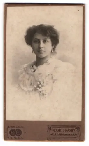 Fotografie Franz Diwoky, Wels, Stelzhammerstr. 11, Porträt einer jungen Frau
