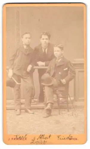 Fotografie J. Pammer, Wien, Piaristengasse 48, Karl, Albert und Friedrich Last als Kinder