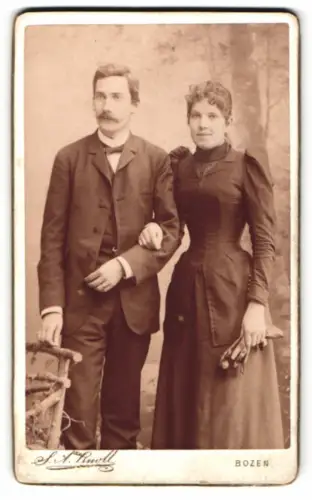 Fotografie S. Aug. Knoll, Bozen, Dreifaltigkeitsplatz 4, Fanny Panzer mit ihrem Mann