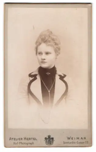 Fotografie Atelier Hertel, Weimar, Deinhardts-Gasse 22, Hulda Kuring im Alter von 20 Jahren