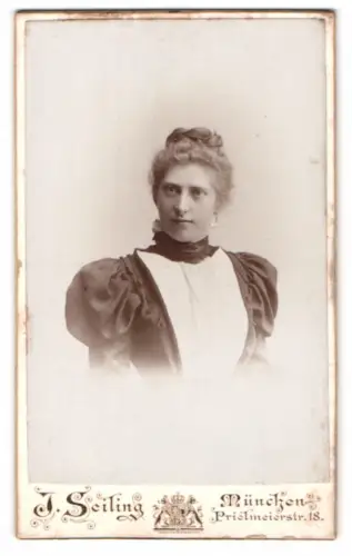 Fotografie J. Seiling, München, Preisslerstrasse 18, Porträt einer Dame
