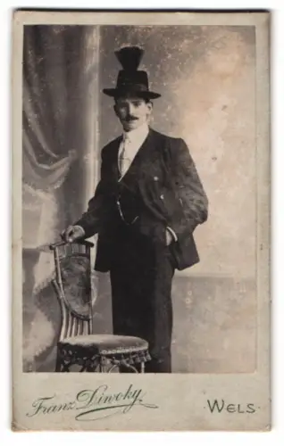 Fotografie Franz Dinwoky, Wels, Stelzhamerstr. 11, Eleganter Herr mit Hut