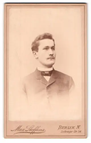 Fotografie Max Steffens, Berlin, Lothringer-Str. 54, Porträt eines eleganten Herrn