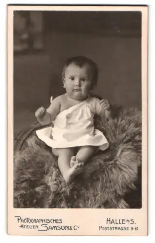 Fotografie Samson & Co, Halle a. S., Poststrasse 9-10, Porträt eines Kleinkinds