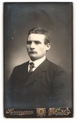 Fotografie Hj. Rosengren, Malmö, Södergatan 14, Porträt eines Mannes