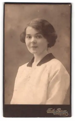 Fotografie Fritz Bruce, Göteborg, Kungsgatan 57, Porträt einer lächelnden Frau