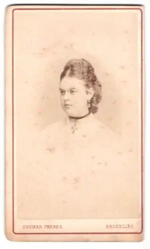 Fotografie Ghémar Frères, Bruxelles, Rue de l`Ecuyer 27, Porträt einer jungen Frau 1872