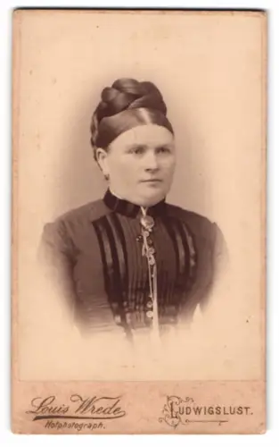 Fotografie Louis Wrede, Ludwigslust, Schweriner Str. 26, Porträt einer Dame