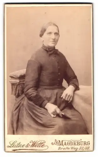 Fotografie Lutze & Witte, Magdeburg, Breite Weg 32/33, Ältere Dame im Porträt