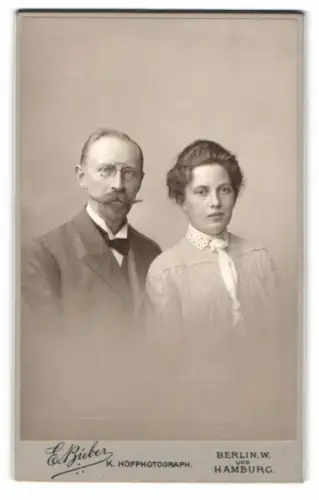 Fotografie E. Bieber, Berlin, Leipziger Strasse 128, Porträt eines Paares