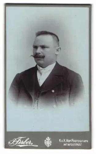 Fotografie Josef Ferber, Wiener Neustadt, Bahngasse 30, Porträt eines Mannes mit Schnurrbart
