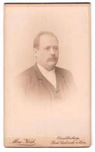 Fotografie Max Koch, Quedlinburg, Marktstrasse 11, Porträt eines Herren
