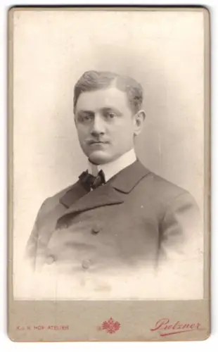 Fotografie Pietzner, Wien, Mariahilferstrasse 3, Porträt eines jungen Mannes