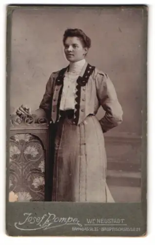 Fotografie Josef Pompe, Wiener Neustadt, Bahngasse 27, Porträt einer Dame