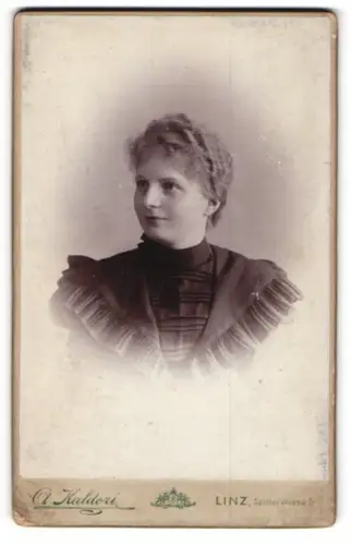 Fotografie A. Kaldori, Linz, Spittelwiese 5, Porträt einer jungen Frau