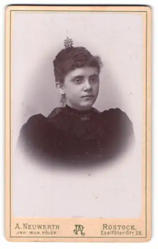 Fotografie A. Neuwerth, Rostock, Eselföter-Str. 28, Porträt einer jungen Frau